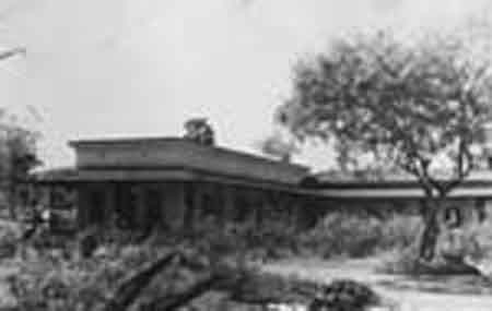 Main building at Sodepur Ashram, where Gandhiji used to live.jpg